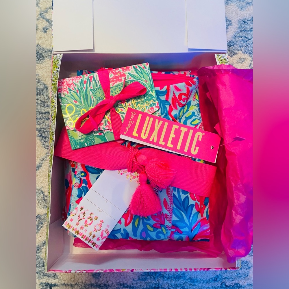 LILLY PULITZER COMPLETE GIFT SET WITH GIFT CARD
